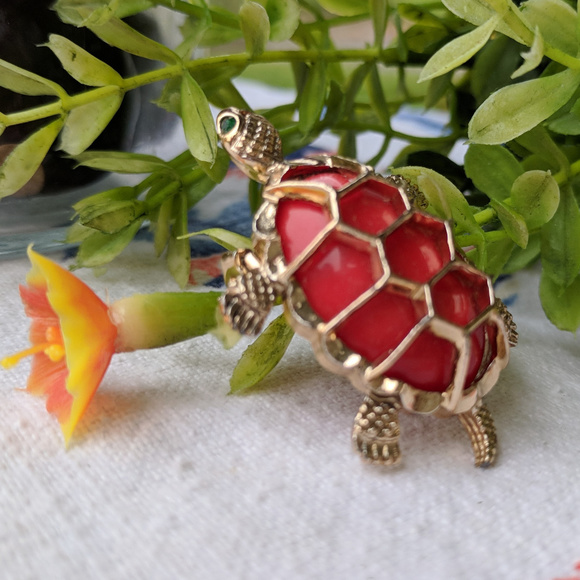 Whimsical 🌹vintage bracelet and turtle pin! - Picture 2 of 7